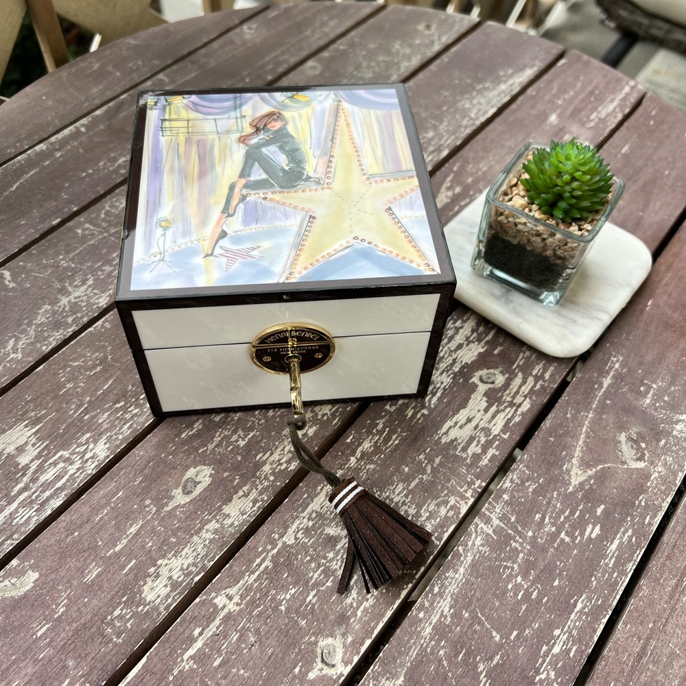 New Henri Bendel Small Jewelry Box